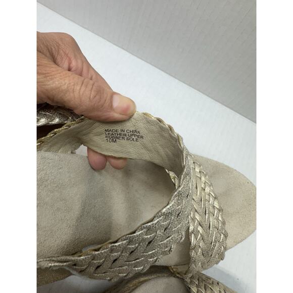 Michael Kors Wedge Sandals Womens Size 10 Gold Metallic Platform Espadrilles GUC - Picture 7 of 8